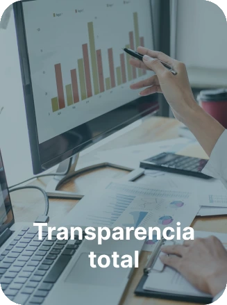 Análisis de datos y gráficos estadísticos en pantalla mostrando transparencia empresarial