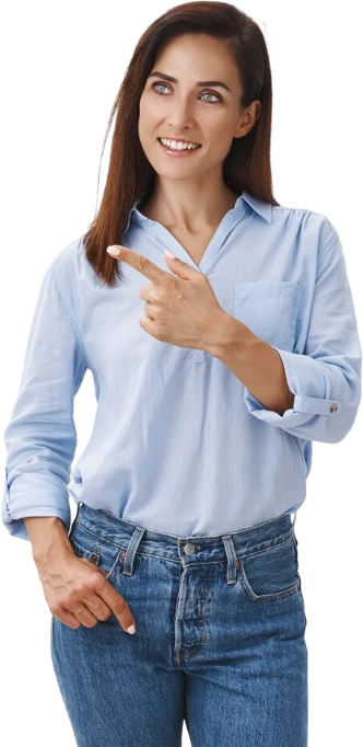 Mujer profesional señalando beneficios del alquiler de computadores portátiles corporativos.